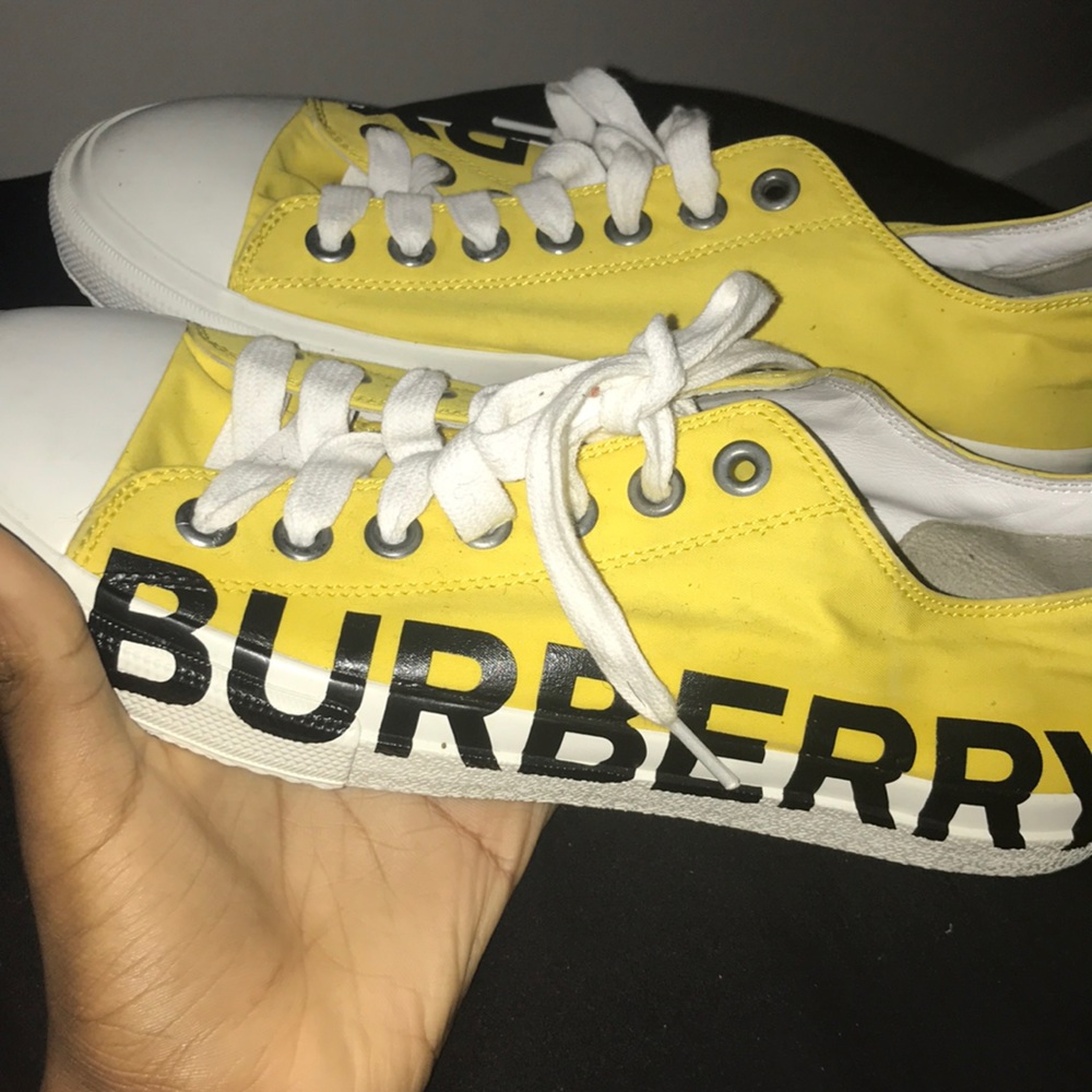 Burberry low top chuck Taylor collaboration